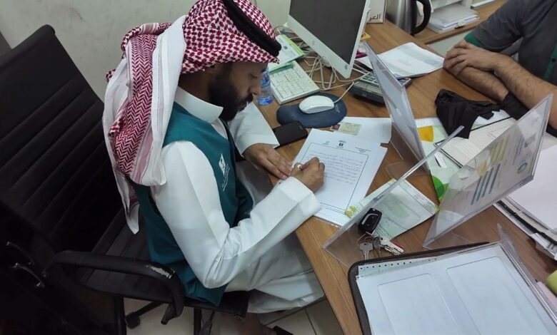 غلق مستودعين بالرياض وضبط 8 أطنان أغذية وحلويات أطفال فاسدة