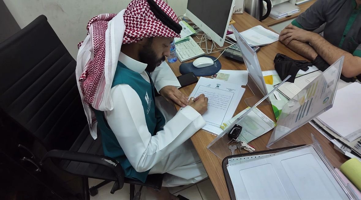 غلق مستودعين بالرياض وضبط 8 أطنان أغذية وحلويات أطفال فاسدة