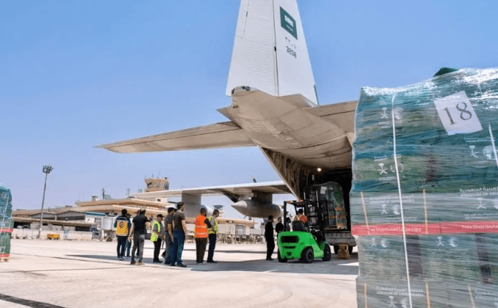 وصول الطائرة الإغاثية السعودية الثانية لمساعدة السوريين المتضررين من الحرائق في اللاذقية