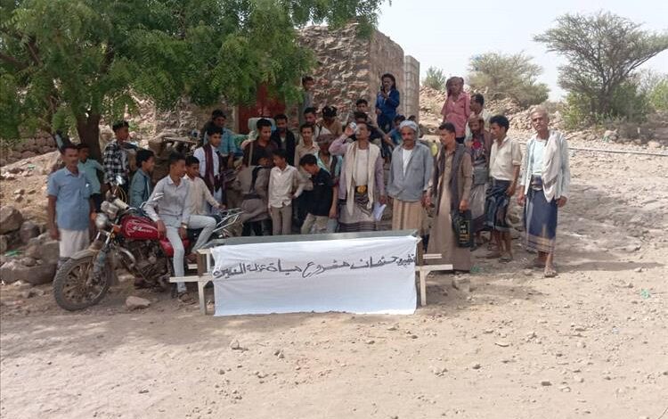 أبناء عزلة العفيرة بتعز يطالبون بوقف العبث في مشروع شبكة المياه