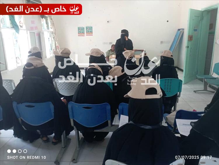 اجتماع تنسيقي لمتطوعات التثقيف الصحي بمديرية أحور استعداداً لتنفيذ جلسات التوعية لحملة شلل الأطفال