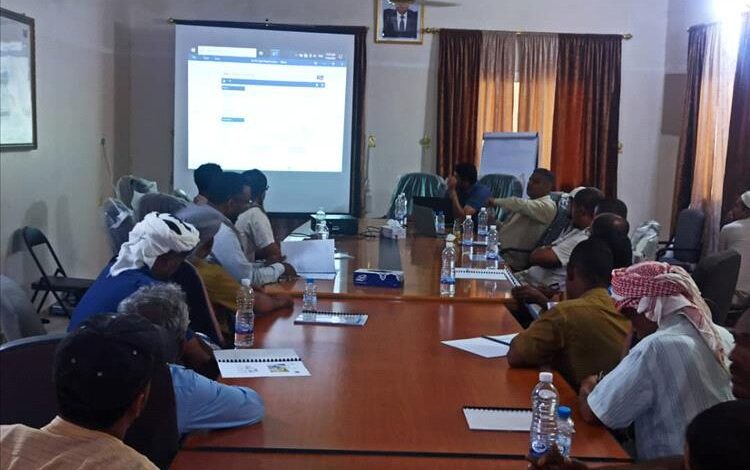 افتتاح دورة تشغيل ومراقبة وصيانة محطة الطاقة الشمسية هجينة بمدينة سيئون..