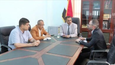 الأمين العام للمجلس المحلي بحضرموت يبحث مع المدير التنفيذي للمشاريع البحرية بمنظمة (UNDP) التدخلات لصيانة قاطرة ميناء المكلا وتوسعة خدماته