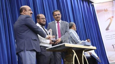 الأمين العام لمحلي حضرموت يشهد ويكرم الفائزين بجائزة حضرموت للمعلم المتميز لعام 2025