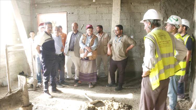 الأمين العام لمحلي حضرموت يطّلع على نسبة الإنجاز في مشروع مركز الصادرات السمكية بحضرموت