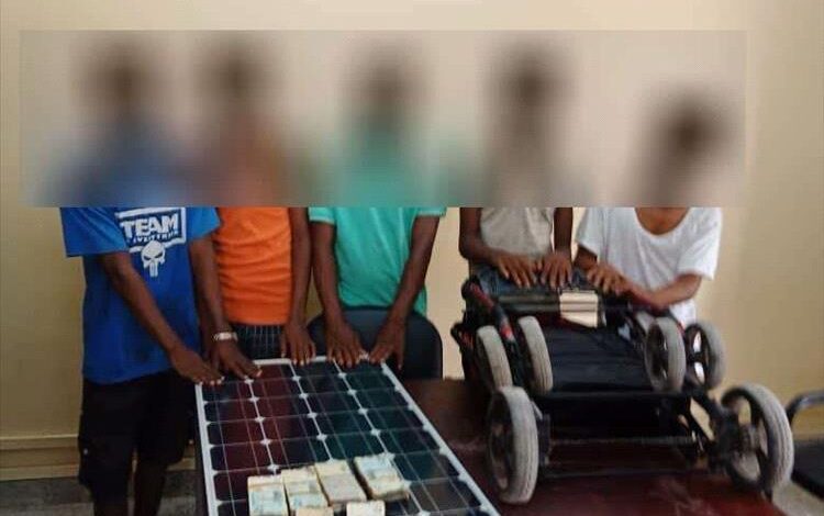 الجوع يدفع نحو الجريمة.. مصدر أمني لـ”عدن الغد”: حوادث السرقات ترتفع في عدن مع تراجع الجرائم الأخرى