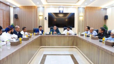 السقطري والحريزي يناقشان مشاريع التنمية مع قيادة السلطة المحلية بمحافظة المهرة