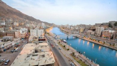 السلطة المحلية في حضرموت تعلن بدء عودة التيار الكهربائي تدريجيًا إلى المكلا ومدن الساحل عقب انفراج أزمة الوقود