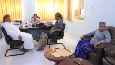 العمودي والسماحي يناقشان الأوضاع الصحية بمديرية السوم