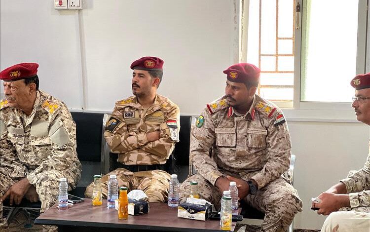 اللواء مرصع يناقش مع قيادة وحدات محور الغيضة الاستعدادات لتدشين العام التدريبي القتالي الثاني 2025