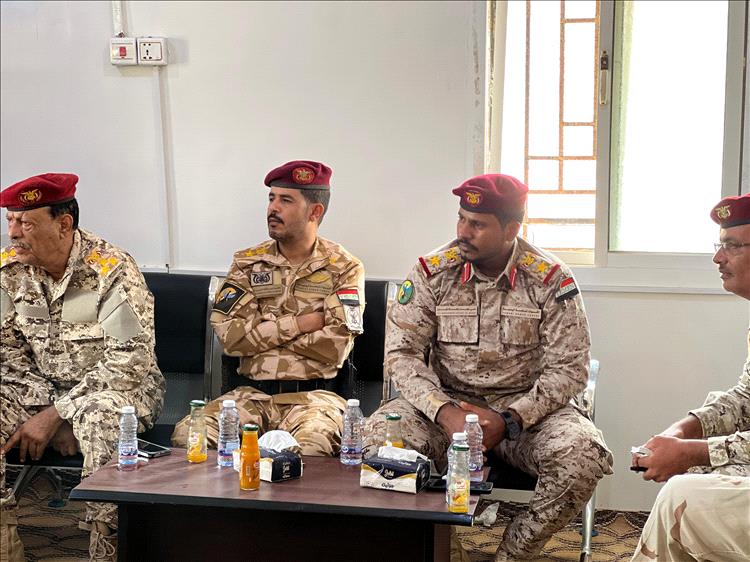 اللواء مرصع يناقش مع قيادة وحدات محور الغيضة الاستعدادات لتدشين العام التدريبي القتالي الثاني 2025