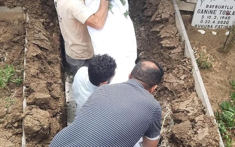 المئات يشيّعون جثمان الشاعر فؤاد الحميري إلى مثواه الأخير في مدينة إسطنبول التركية