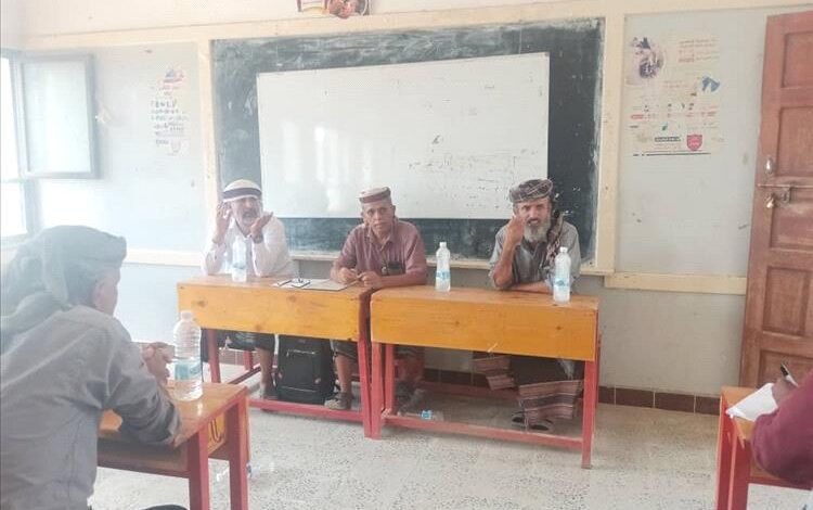 المجلس المحلي بمديرية الوضيع يعقد اجتماعه النصفي ويقر تشكيل لجان متابعة لعدد من المشاريع الخدمية