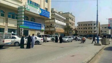 المكلا.. إضراب يشل حركة النقل بسبب ارتفاع أسعار المشتقات النفطية