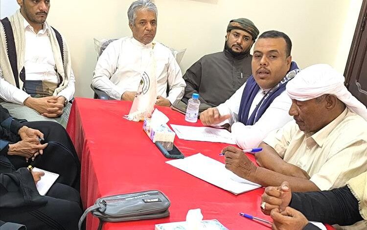 النائب الأول والأمين العام لمؤتمر حضرموت الجامع يؤكدان من تريم المضي قدمًا في تبنّي مطالب أبناء المحافظة حتى تحقيقها