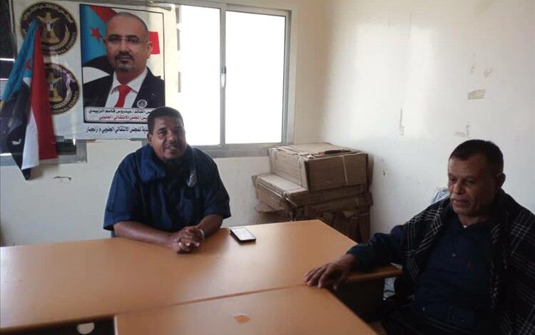 انتقالي زنجبار يبحث مع مكتب النقل إعادة تأهيل الفرز وتنظيم حركة النقل بالمديرية