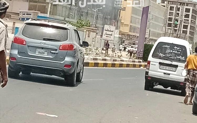 اندلاع حريق في سوق الحجاز مول بعدن