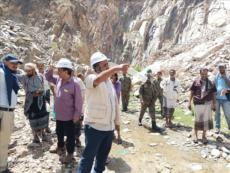 بتمويل دولي.. السلطة المحلية بيافع سرار والصندوق الاجتماعي يسلمان مشروع بناء حاجز مائي للجهة المنفذة