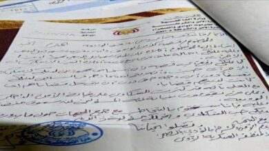 تمرد في منفذ الوديعة.. كتيبة الأحمر تفرض "حكم العصابات" وتنهب مؤسسة بالقوة