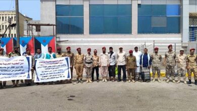 تنفيذ الوقفة الاحتجاجية الثانية لمطالية رئيس الوزراء  باعتماد مبلغ التعزيز المالي لرواتب ضباط الدفعة الثانية جامعيين