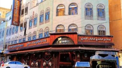 جماعة الحوثي تجبر سلسلة مطاعم "كباب الكندي" على الإغلاق في صنعاء