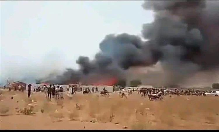 حريق يلتهم 18 منزلا في الحديدة