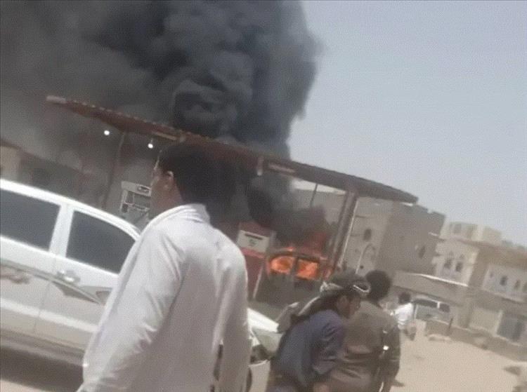حريق يلتهم حافلة نقل ركاب في مأرب
