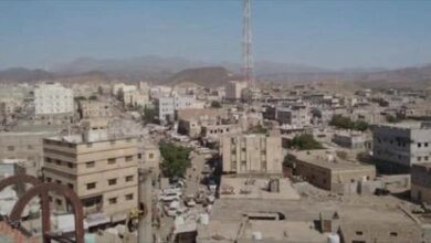 خطيب جمعة ردفان: الغلاء وانهيار العملة فاقم معاناة المواطنين وأدى إلى كوارث اجتماعية