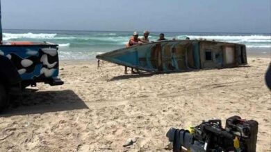 خفر السواحل بحضرموت ينقذ مواطنًا وقاربه بعد تعرضه للانقلاب قبالة ساحل المكلا