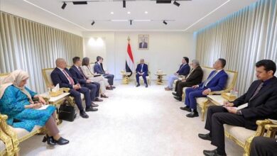 رئيس الوزراء بن بريك يقود حواراً استراتيجياً مع البنك الدولي لدعم التعافي الاقتصادي وإصلاح قطاع الكهرباء