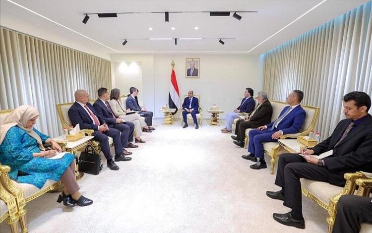 رئيس الوزراء بن بريك يقود حواراً استراتيجياً مع البنك الدولي لدعم التعافي الاقتصادي وإصلاح قطاع الكهرباء