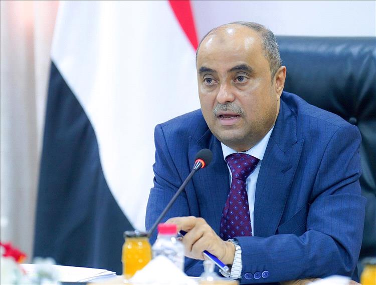 رئيس الوزراء سالم بن بريك يقود جهودًا استراتيجية لإنقاذ الاقتصاد وتحقيق الاستقرار المعيشي