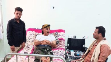 رئيسا مؤسستي "حماية البيئة والإنسان" و "إراف للتنمية" يقومان بزيارة لمدير مديرية المسيمير للإطمئنان على صحته
