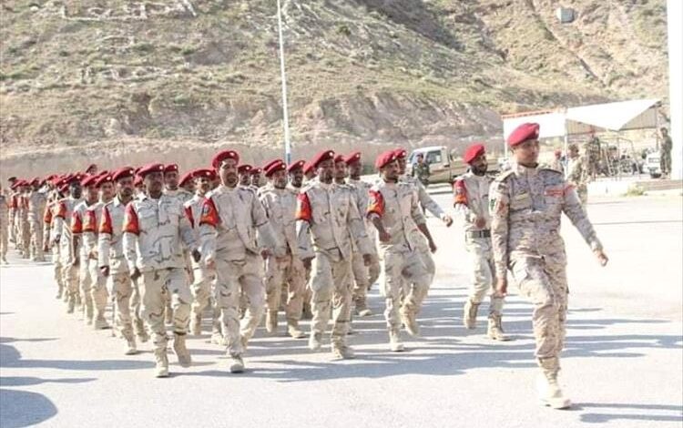 ضباط وأفراد المنطقة العسكرية الثانية يناشدون الحكومة بسرعة صرف رواتبهم المتأخرة