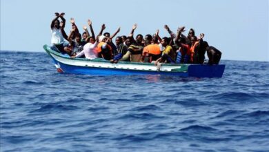 ضبط قاربًا يحمل 150 مهاجرًا غير شرعي قبالة سواحل شبوة