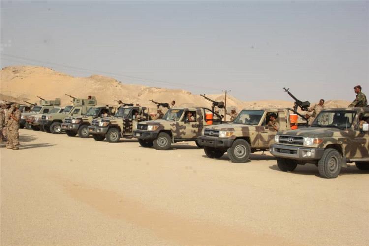 قائد المنطقة العسكرية الأولى يصل اللواء 11 حرس حدود في ثمود برفقة تعزيزات عسكرية ضمن خطة لتعزيز الأمن في المديريات الصحراوية