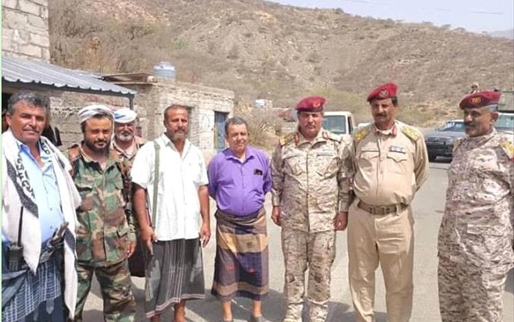 قائد محور أبين العملياتي ومدير عام لودر وقيادات عسكرية يتفقدون جبهة ثرة