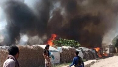 كارثة في الحديدة.. النيران تبتلع 18 منزلًا للنازحين في القناوص