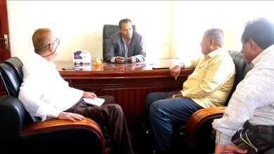محافظ أبين يناقش مع مدير عام مكتب التعليم الفني والتدريب المهني الأوضاع التعليمية في المعاهد الفنية والتقنية