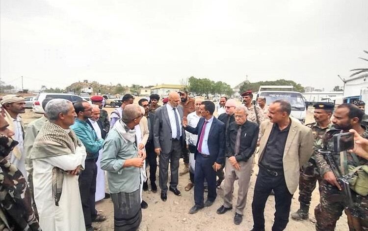 محافظ تعز يدشّن مبادرة مجموعة الشيباني لتوزيع مياه الشرب بالمدينة