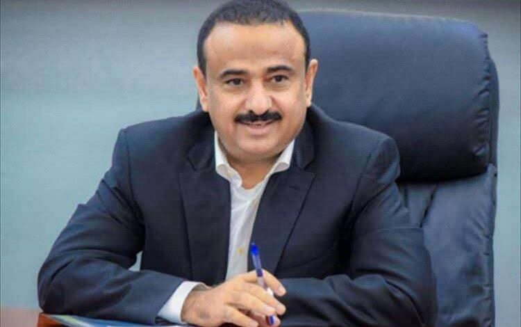 محافظ شبوة يثمّن إنجازًا أمنيًا ويكافئ أبطال اللواء الخامس بعد ضبط قتلة الخليفي