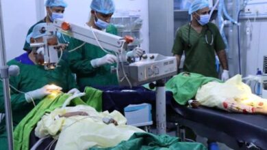 مخيم حول العيون المجاني في المخا ينجز 220 عملية جراحية خلال الاسبوع الأول من انطلاقه