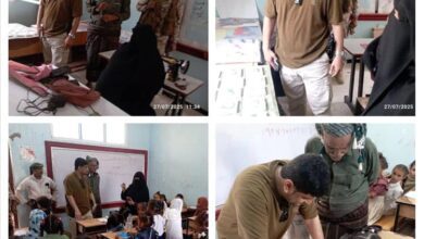 مدير أمن أبين يزور مخيم أبناء الفلاحين بالكود ويشيد بحماس المعلمات والمشاركات