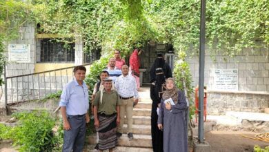 مدير صحة الحديدة يزور مركز أبو زهر الصحي ويشيد بمستوى الانضباط..