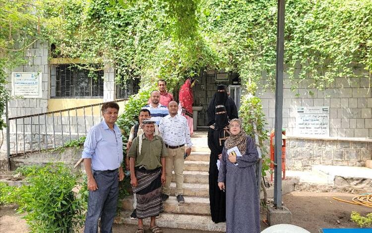 مدير صحة الحديدة يزور مركز أبو زهر الصحي ويشيد بمستوى الانضباط..