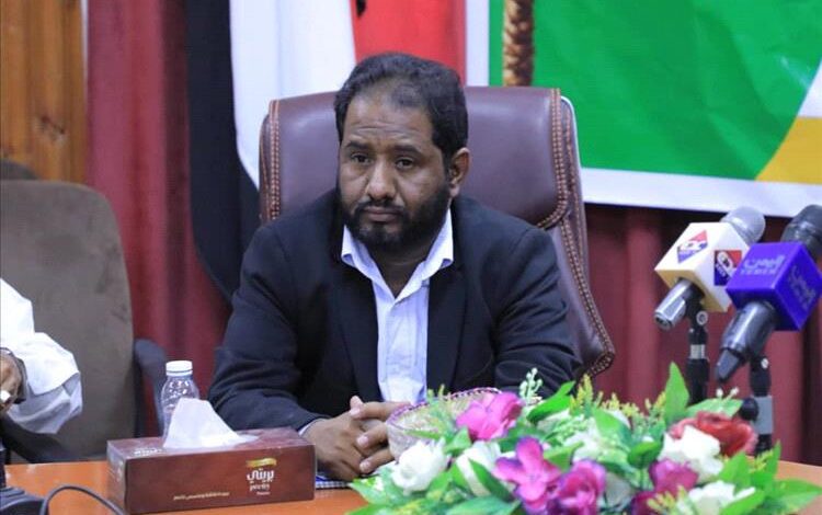 مدير عام الزراعه بالوادي العامري  التحضير والتجهيز  على قدما وساق لعقد مهرجان النخيل  بوادي حضرموت