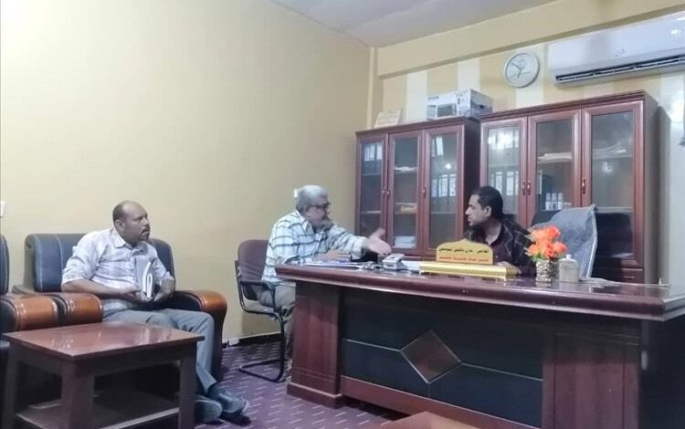 مدير عام خنفر "اليوسفي" يلتقي بمدير عام الأشغال العامة والطرق بمحافظة أبين