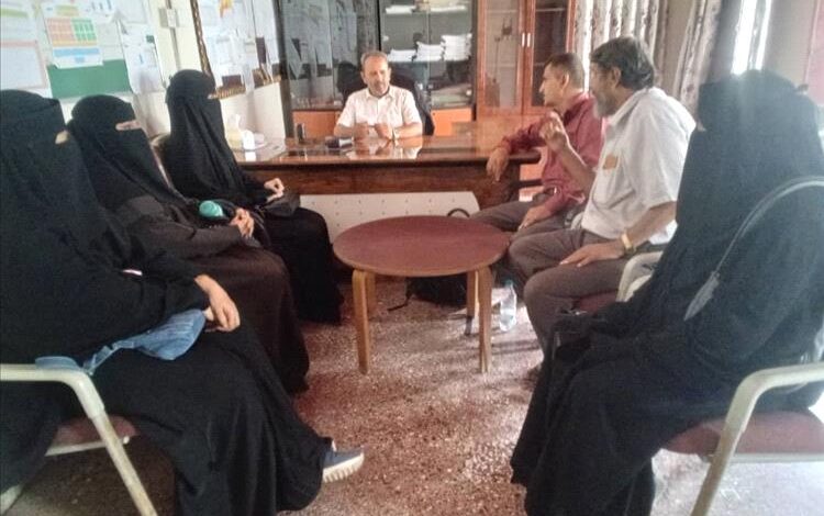 مدير عام صحة أبين يعقد اجتماعاً تحضيرياً لحملة التطعيم ضد شلل الأطفال