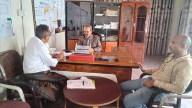 مدير عام صحة أبين يناقش مع مسؤولي الصحة بالوضيع الأوضاع الصحية