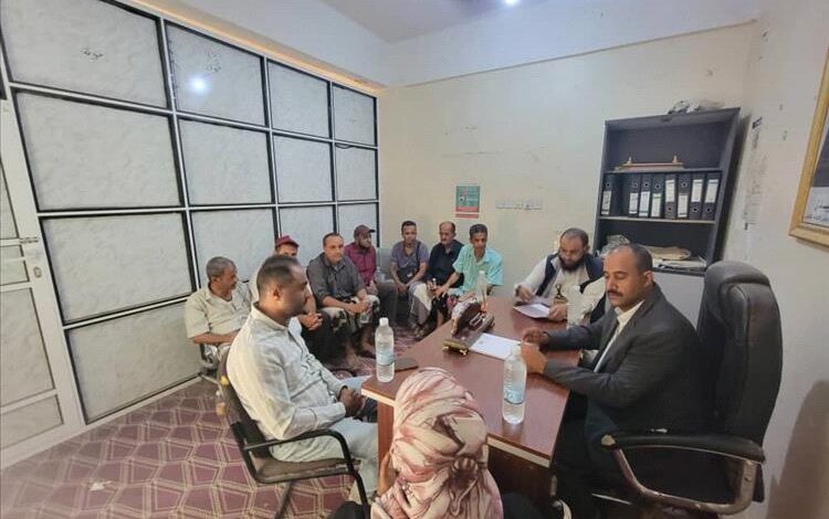 مدير عام قعطبة بكر الشاعري يلتقي بفريق منظمة اكتد لبحث وتنسيق المشاريع المستقبلية بالمديرية